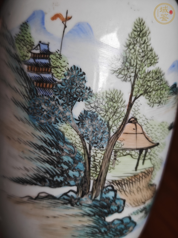 古玩陶瓷油粉彩山水人物紋撇口瓶真品鑒賞圖