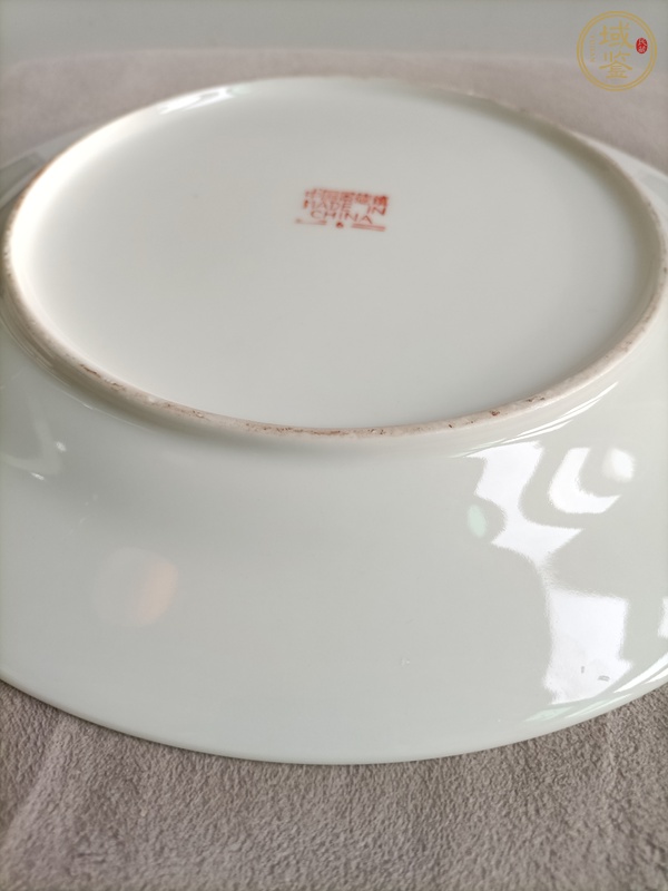 古玩陶瓷松石綠地粉彩萬壽無疆紋盤真品鑒賞圖