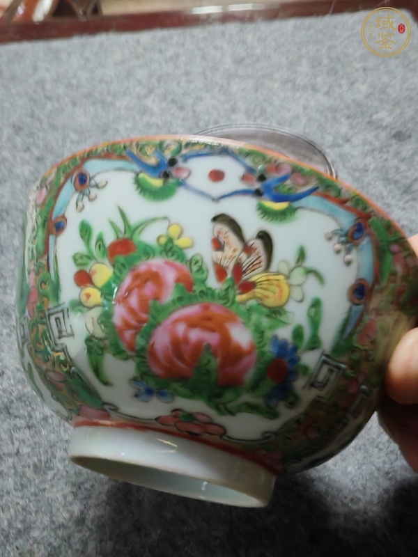 古玩陶瓷花鳥蝶紋廣彩碗真品鑒賞圖