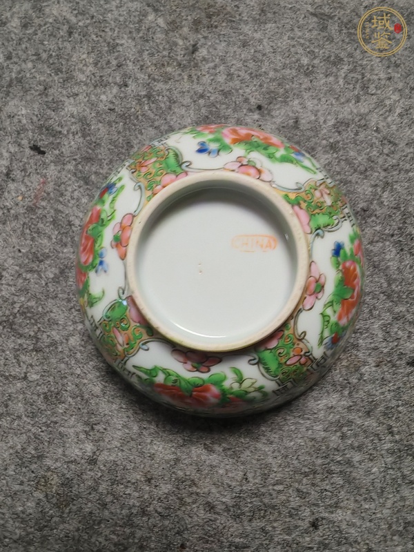 古玩陶瓷花鳥蝶紋廣彩碗真品鑒賞圖