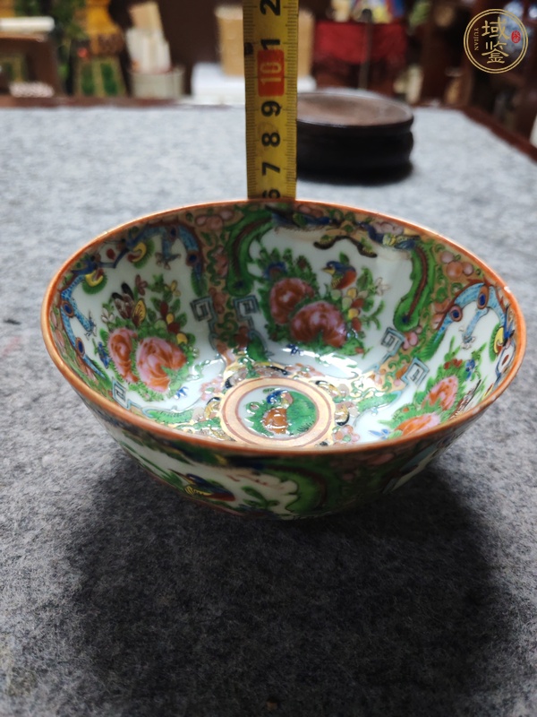 古玩陶瓷花鳥蝶紋廣彩碗真品鑒賞圖