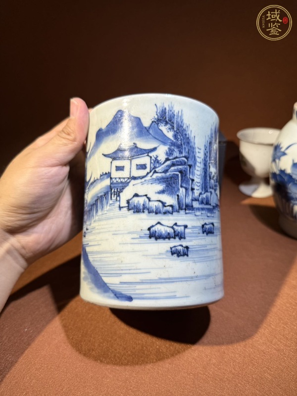古玩陶瓷山水紋青花筆筒真品鑒賞圖
