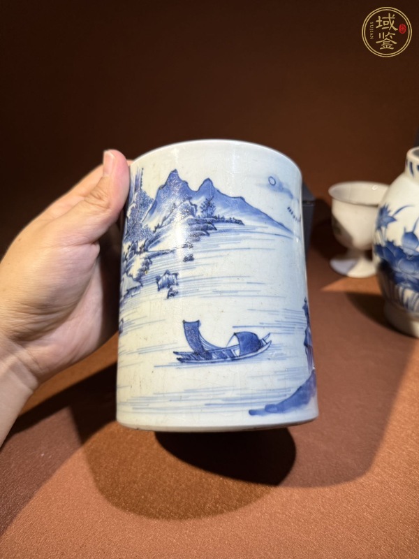 古玩陶瓷山水紋青花筆筒真品鑒賞圖
