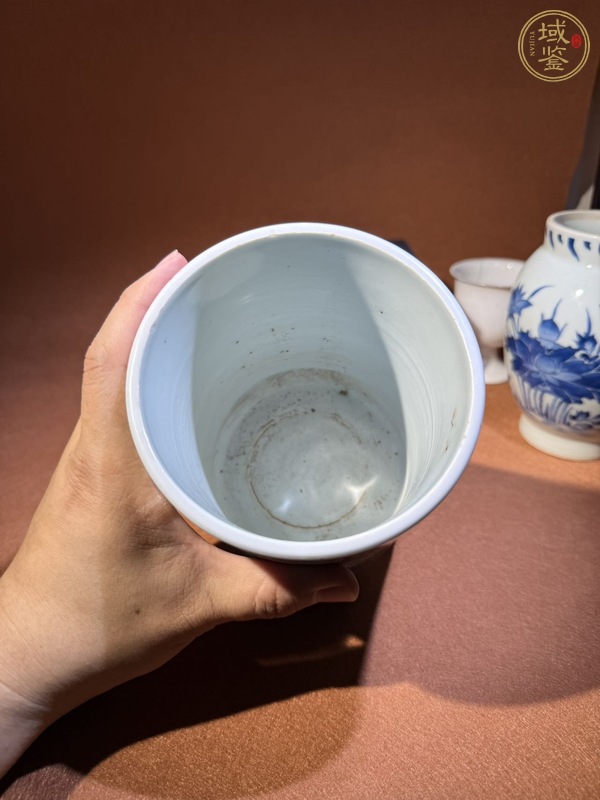 古玩陶瓷山水紋青花筆筒真品鑒賞圖