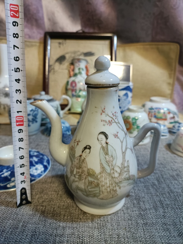 古玩陶瓷民國(guó)粉彩桃花美女圖茶壺拍賣，當(dāng)前價(jià)格8888元