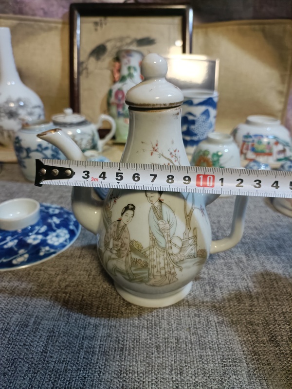 古玩陶瓷民國(guó)粉彩桃花美女圖茶壺拍賣，當(dāng)前價(jià)格8888元