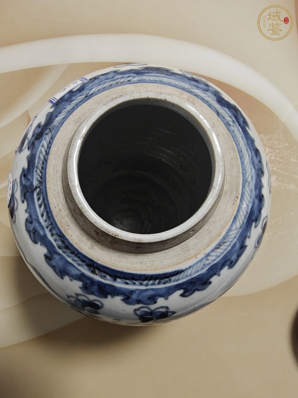 古玩陶瓷青花花卉紋罐真品鑒賞圖