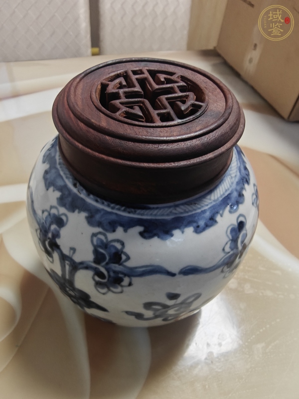 古玩陶瓷青花花卉紋罐真品鑒賞圖
