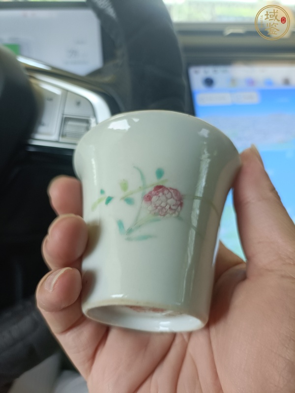 古玩陶瓷粉彩花卉紋馬蹄杯真品鑒賞圖