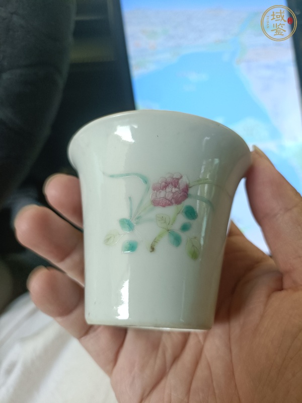 古玩陶瓷粉彩花卉紋馬蹄杯真品鑒賞圖
