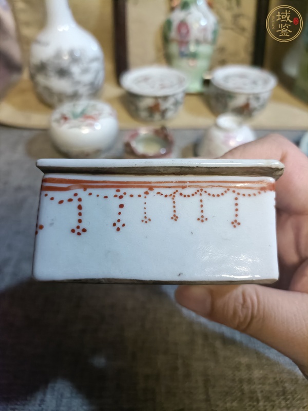 古玩陶瓷墨彩礬紅萬字紋蓋盒真品鑒賞圖