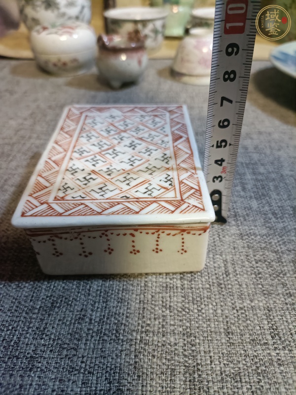 古玩陶瓷墨彩礬紅萬字紋蓋盒真品鑒賞圖