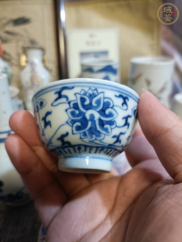 古玩陶瓷青花纏枝花卉紋杯真品鑒賞圖