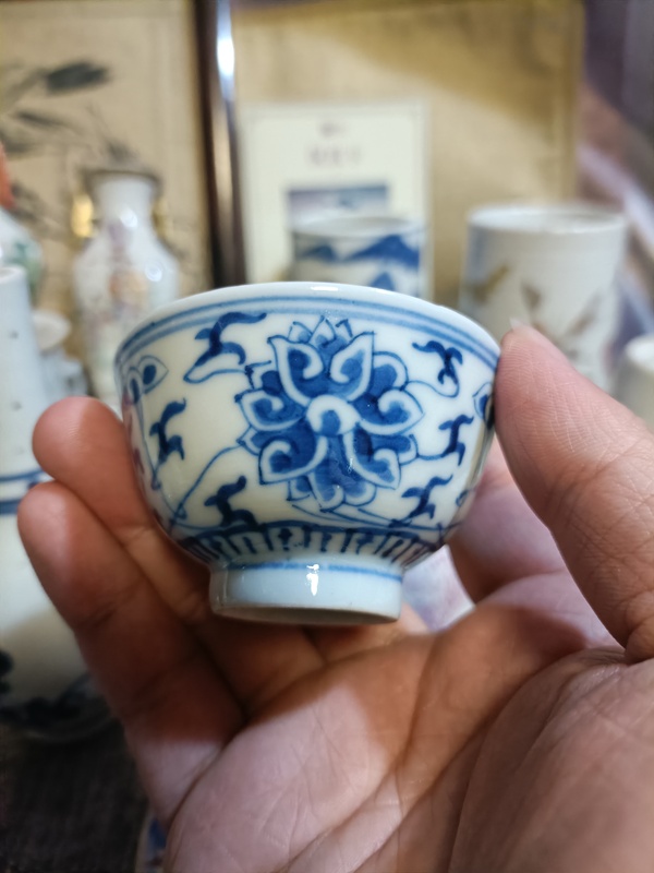 古玩轉(zhuǎn)賣光緒青花纏枝花卉紋杯拍賣，當前價格860元