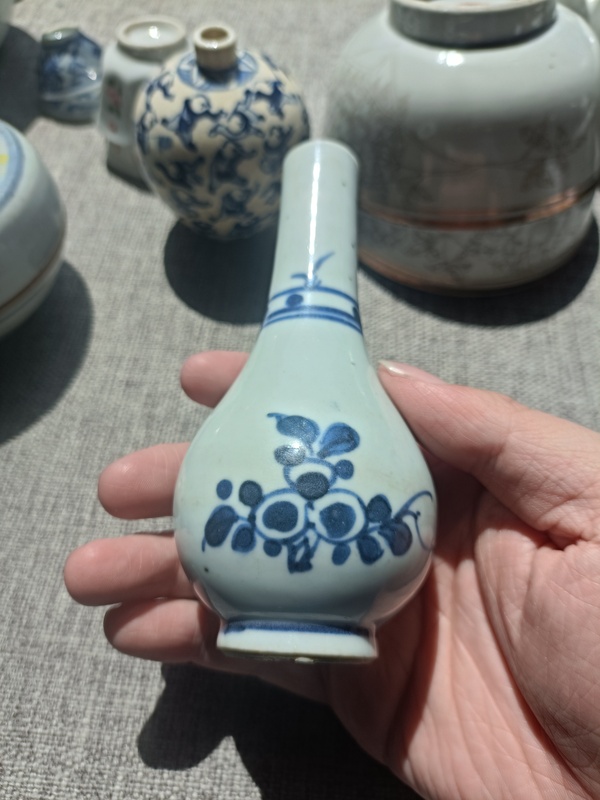 古玩轉(zhuǎn)賣清早期青花花卉紋膽式瓶拍賣，當前價格860元