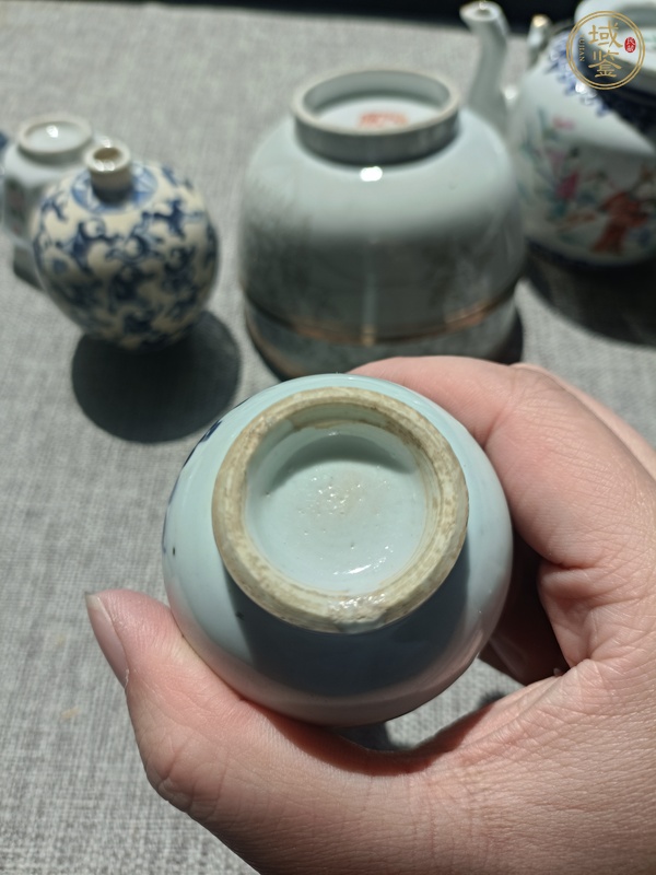 古玩陶瓷青花花卉紋膽式瓶真品鑒賞圖