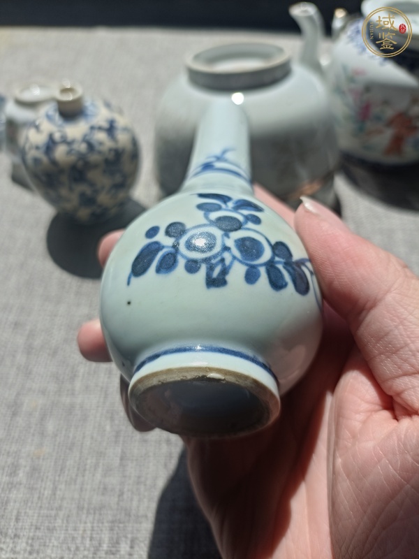 古玩陶瓷青花花卉紋膽式瓶真品鑒賞圖