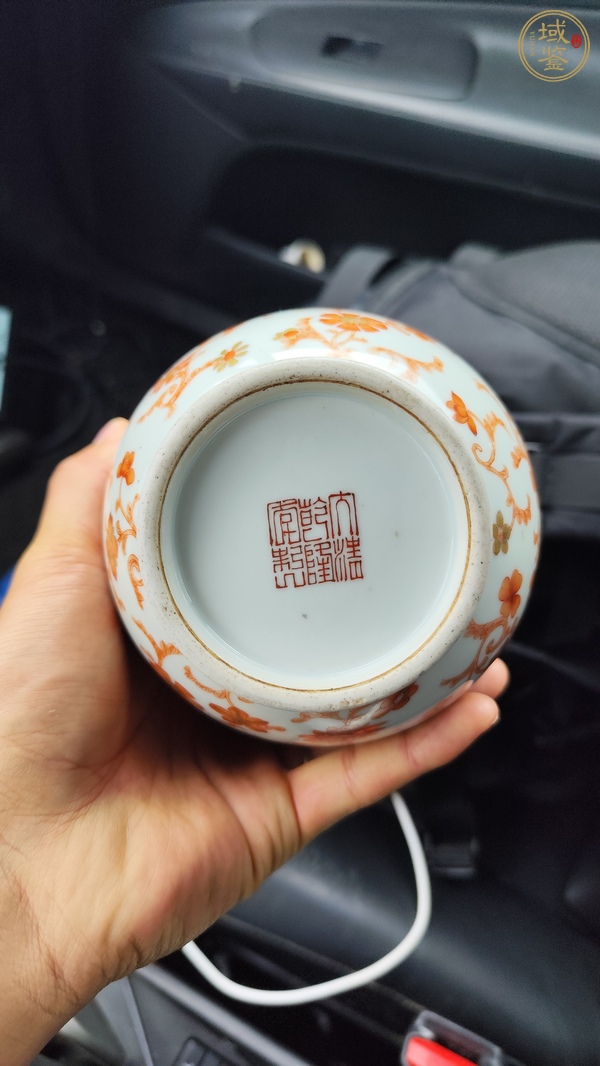 古玩陶瓷花卉紋礬紅描金瓶真品鑒賞圖