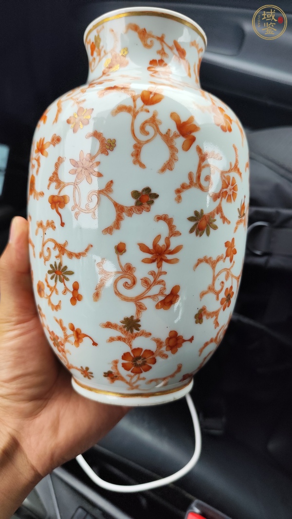 古玩陶瓷花卉紋礬紅描金瓶真品鑒賞圖