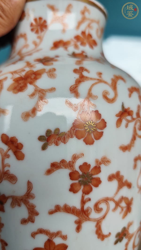 古玩陶瓷花卉紋礬紅描金瓶真品鑒賞圖