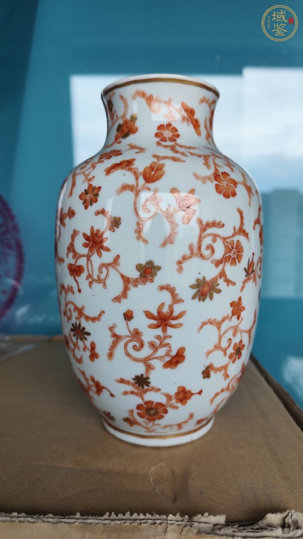 古玩陶瓷花卉紋礬紅描金瓶真品鑒賞圖