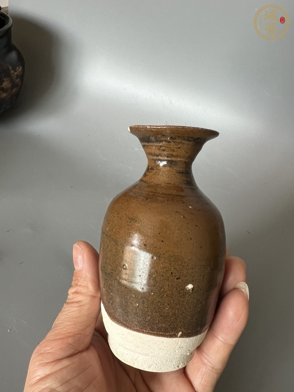 古玩陶瓷褐釉撇口瓶真品鑒賞圖