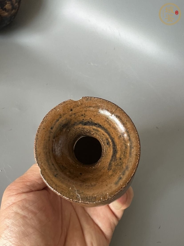 古玩陶瓷褐釉撇口瓶真品鑒賞圖