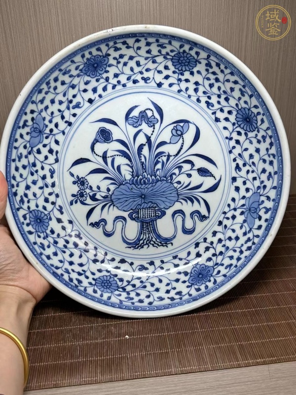 古玩陶瓷青花一把蓮紋臥盤真品鑒賞圖