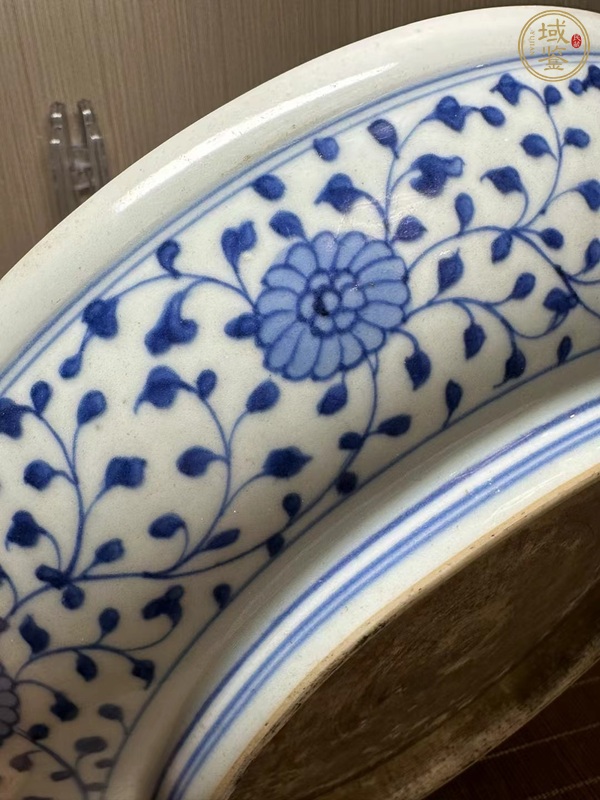 古玩陶瓷青花一把蓮紋臥盤真品鑒賞圖