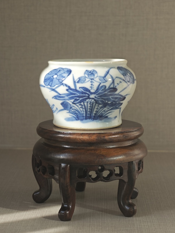 古玩陶瓷晚清·青花蓮池游禽滿池嬌馬蹄尊拍賣,當前價格960元