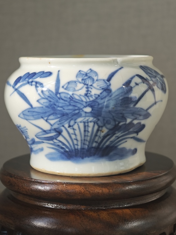 古玩陶瓷晚清·青花蓮池游禽滿池嬌馬蹄尊拍賣，當(dāng)前價格960元