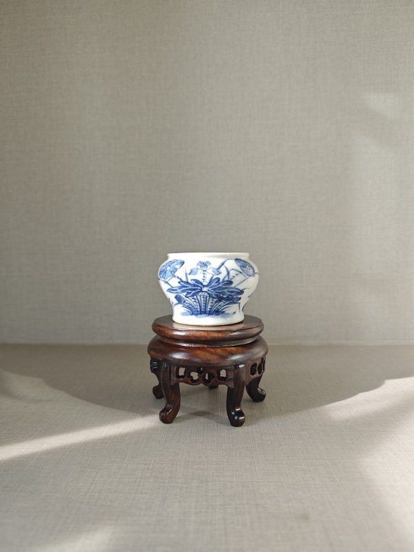 古玩轉(zhuǎn)賣晚清·青花蓮池游禽滿池嬌馬蹄尊拍賣，當(dāng)前價格0元
