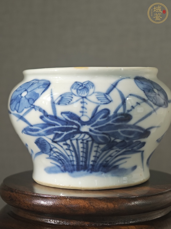 古玩陶瓷青花荷塘鴛鴦紋文房水缸真品鑒賞圖