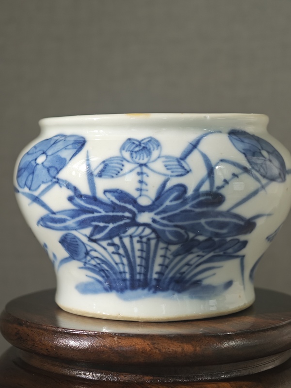 古玩陶瓷晚清·青花蓮池游禽滿池嬌馬蹄尊拍賣，當(dāng)前價格960元