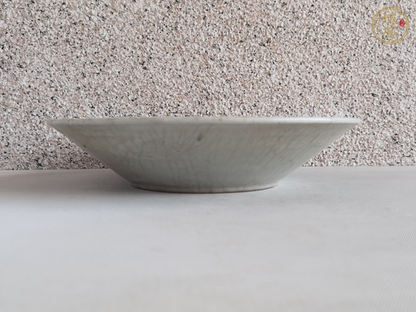 古玩陶瓷青花花卉紋盤真品鑒賞圖
