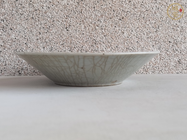 古玩陶瓷青花花卉紋盤真品鑒賞圖