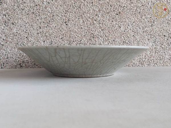 古玩陶瓷青花花卉紋盤真品鑒賞圖
