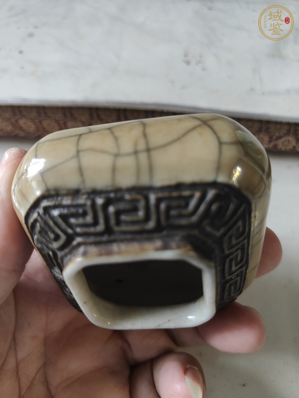 古玩陶瓷黃哥釉水盂真品鑒賞圖
