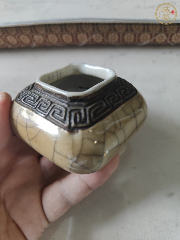 古玩陶瓷黃哥釉水盂真品鑒賞圖