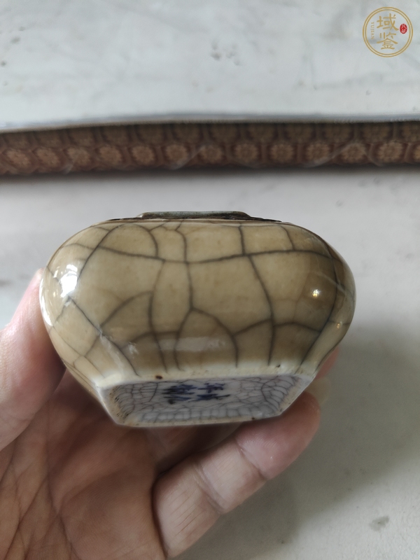古玩陶瓷黃哥釉水盂真品鑒賞圖