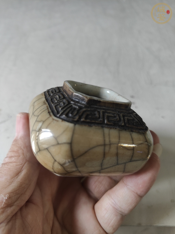 古玩陶瓷黃哥釉水盂真品鑒賞圖