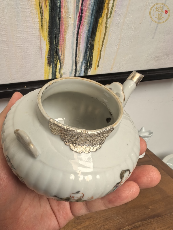 古玩陶瓷晚清細路粉彩瓜棱壺真品鑒賞圖