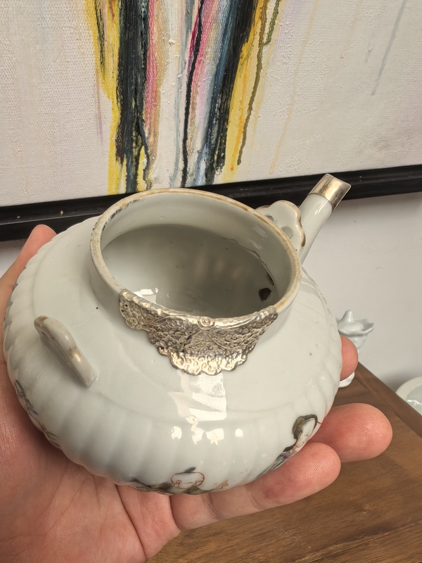 古玩陶瓷晚清咸豐細(xì)路粉彩瓜棱壺拍賣，當(dāng)前價(jià)格2600元