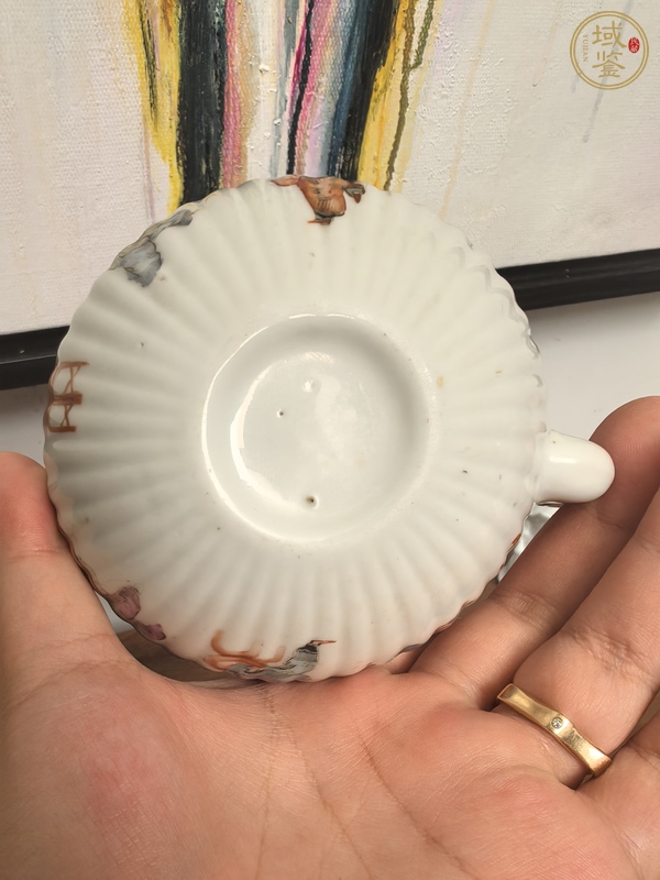 古玩陶瓷晚清細路粉彩瓜棱壺真品鑒賞圖