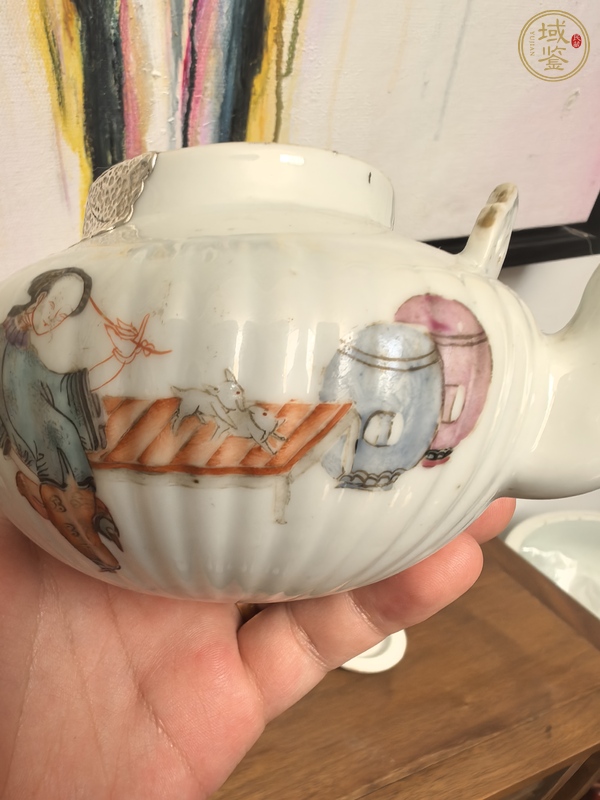 古玩陶瓷晚清細路粉彩瓜棱壺真品鑒賞圖