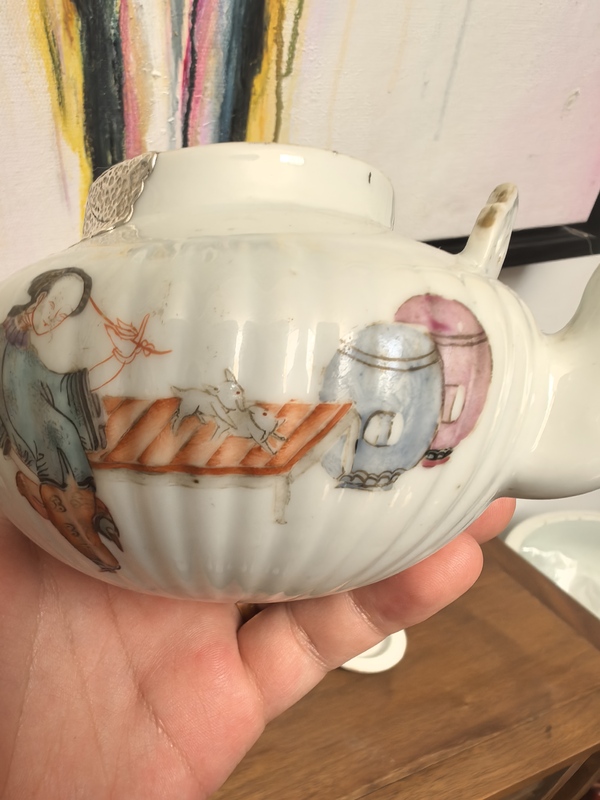 古玩陶瓷晚清咸豐細(xì)路粉彩瓜棱壺拍賣，當(dāng)前價(jià)格2600元