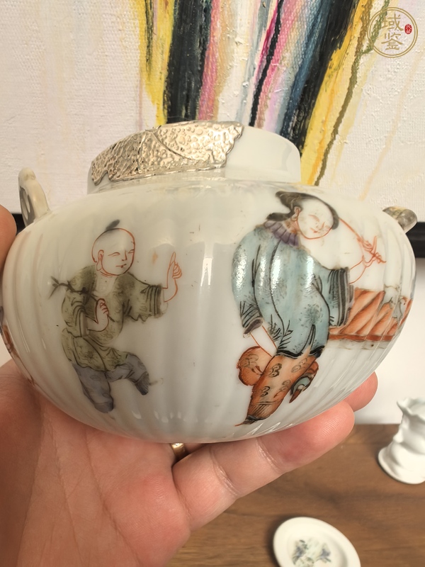 古玩陶瓷晚清細路粉彩瓜棱壺真品鑒賞圖