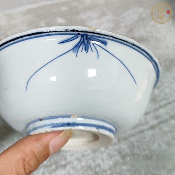 古玩陶瓷花卉紋青花盤真品鑒賞圖