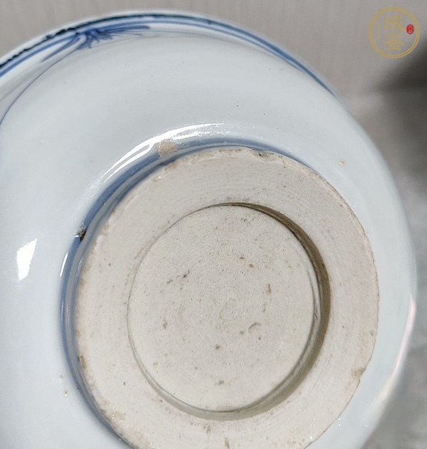 古玩陶瓷花卉紋青花盤真品鑒賞圖