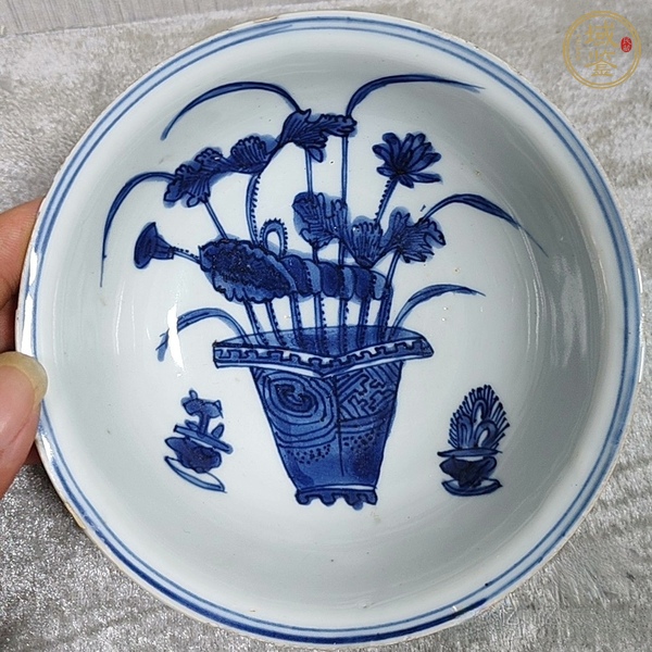 古玩花卉紋青花盤真品鑒賞圖